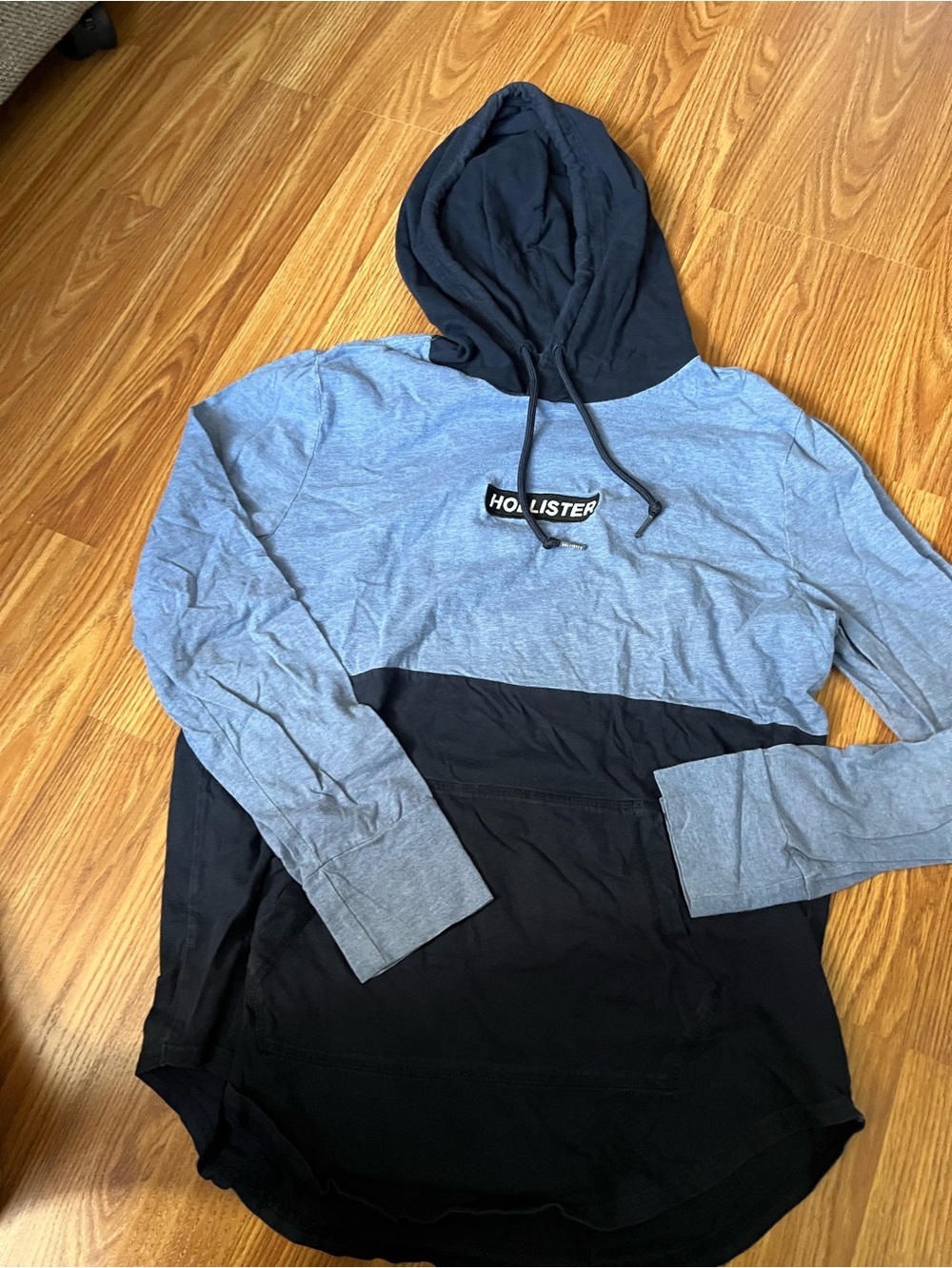 Hollister Men's Blue and Black Hooded Pullover